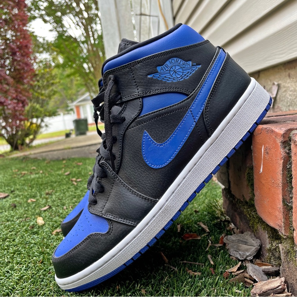 Men’s Air Jordan 1 Mid Hyper Royal Size 12 554724-068